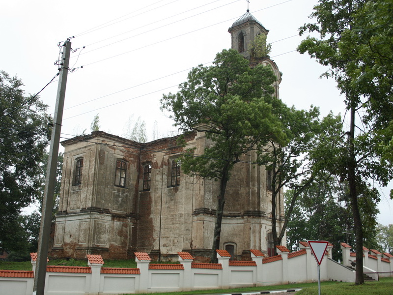 Church of the Blessed Trinity and the former convent of the missionaries in Lyskovo