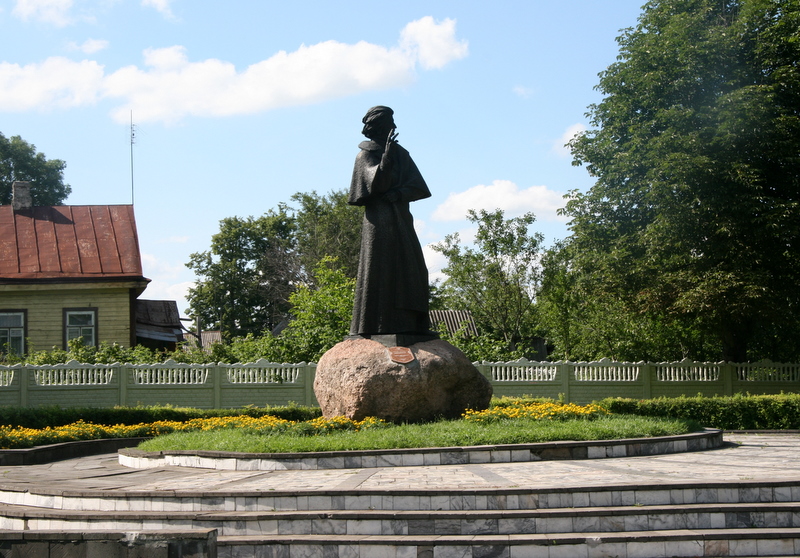 Памятник А.Мицкевичу в Новогрудке